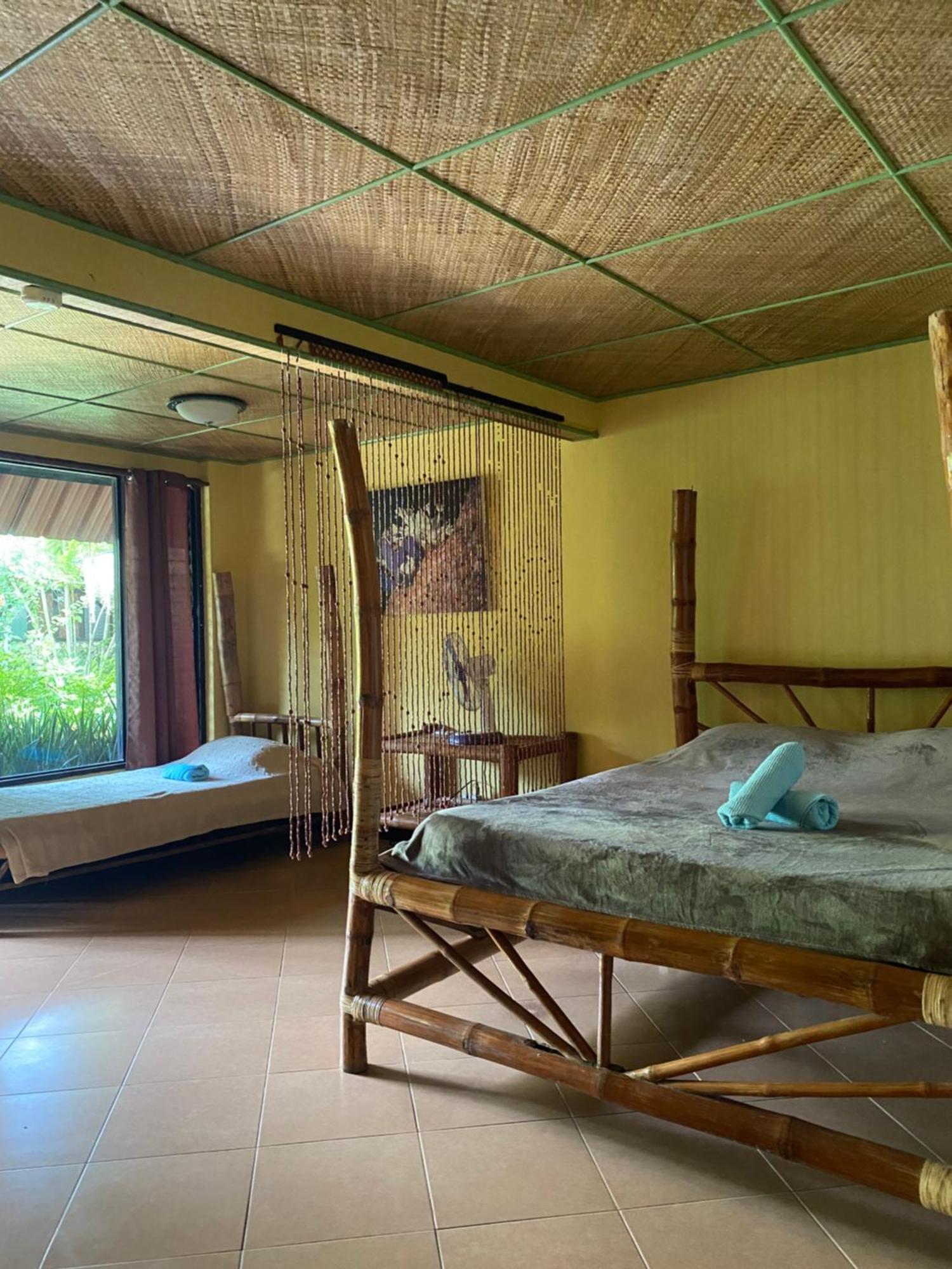 Ravenala Beach Bungalows Moalboal Bagian luar foto