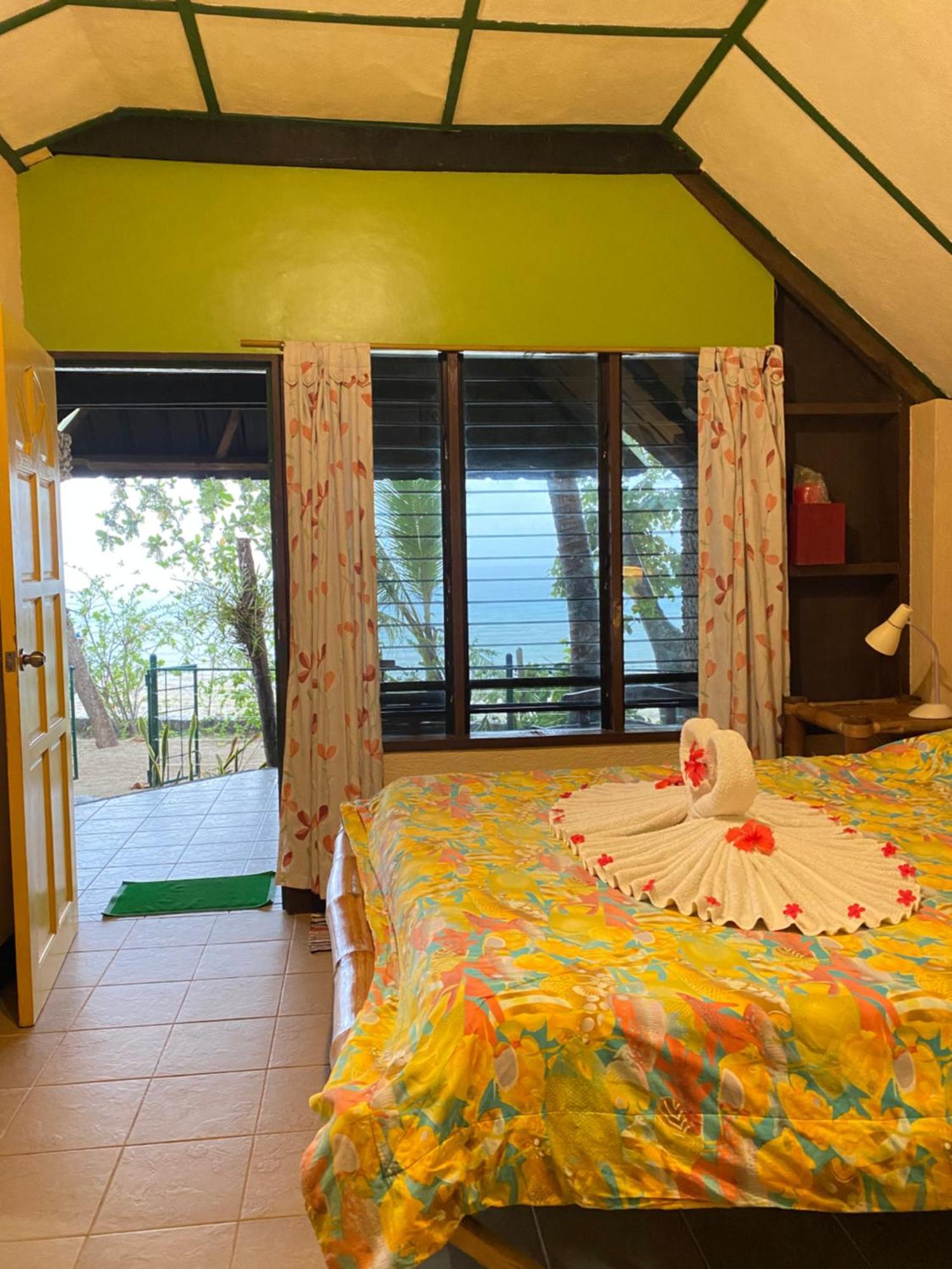 Ravenala Beach Bungalows Moalboal Bagian luar foto