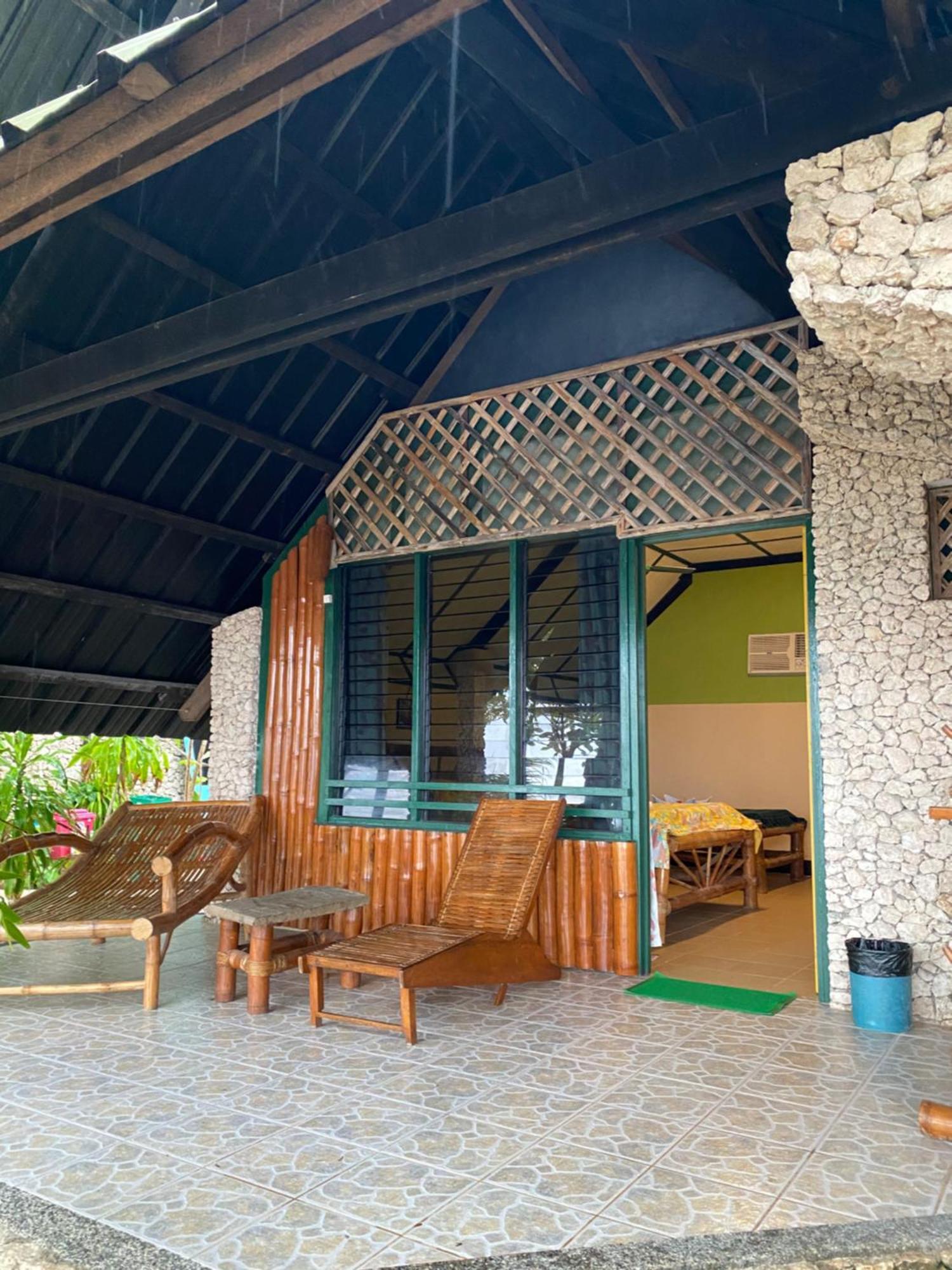 Ravenala Beach Bungalows Moalboal Bagian luar foto