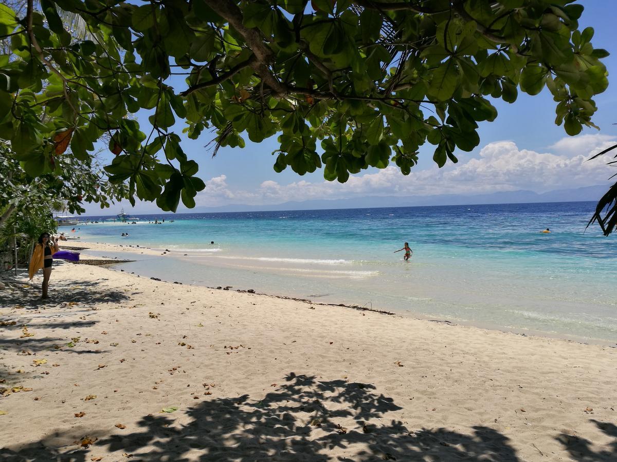 Ravenala Beach Bungalows Moalboal Bagian luar foto