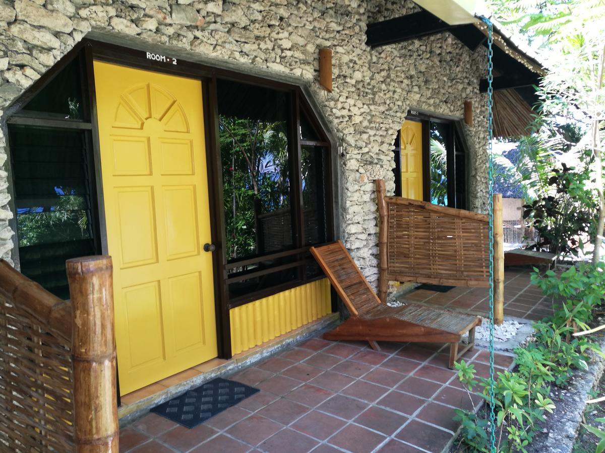 Ravenala Beach Bungalows Moalboal Bagian luar foto